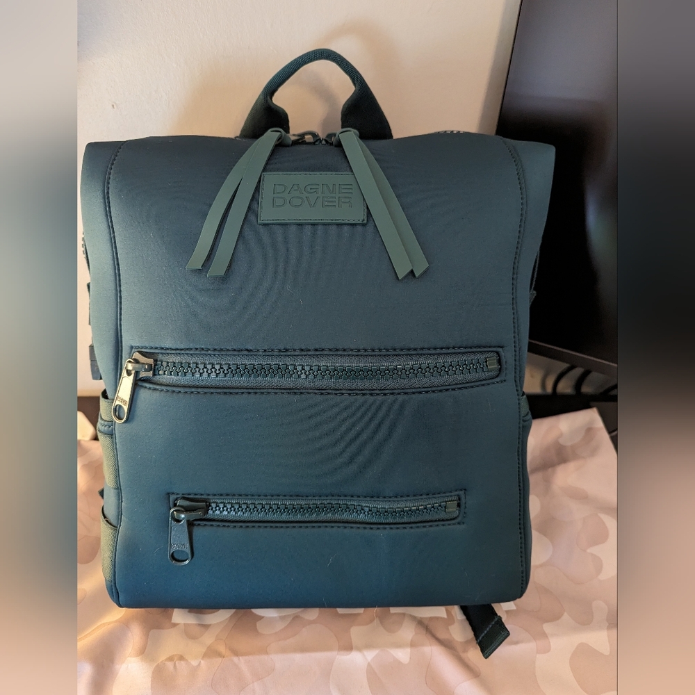 NWOT Medium Evergreen Indi